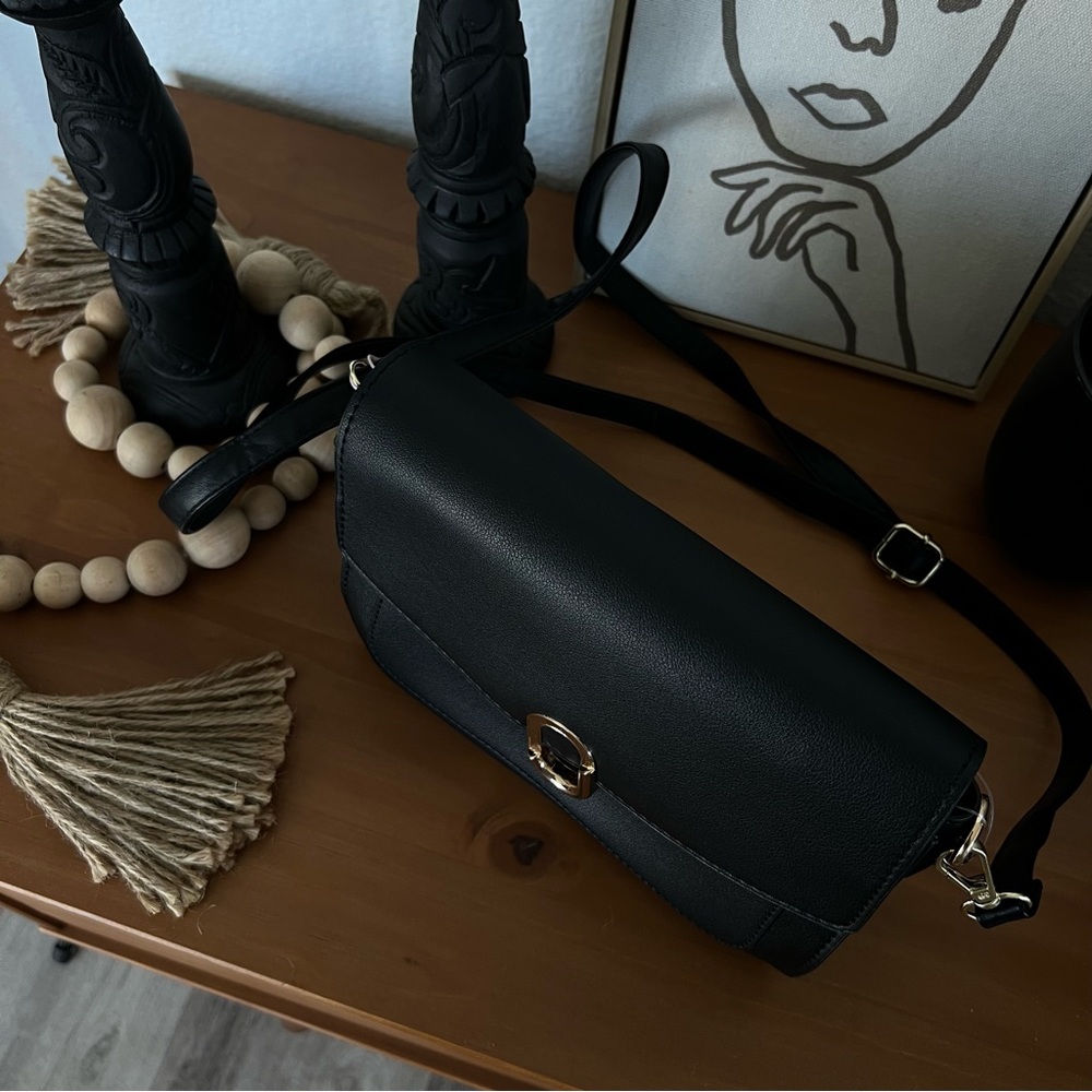 SOLD ❌ Black Luxe Crossbody/Shoulder Bag - Picture 5 of 6